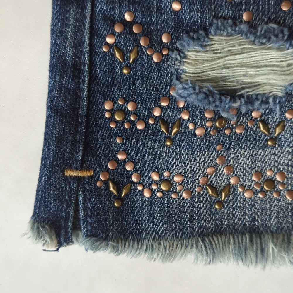 Abercrombie & Fitch Distressed Embellished Frayed Shortie Jean Shorts 0 ( W25) - Picture 12 of 16